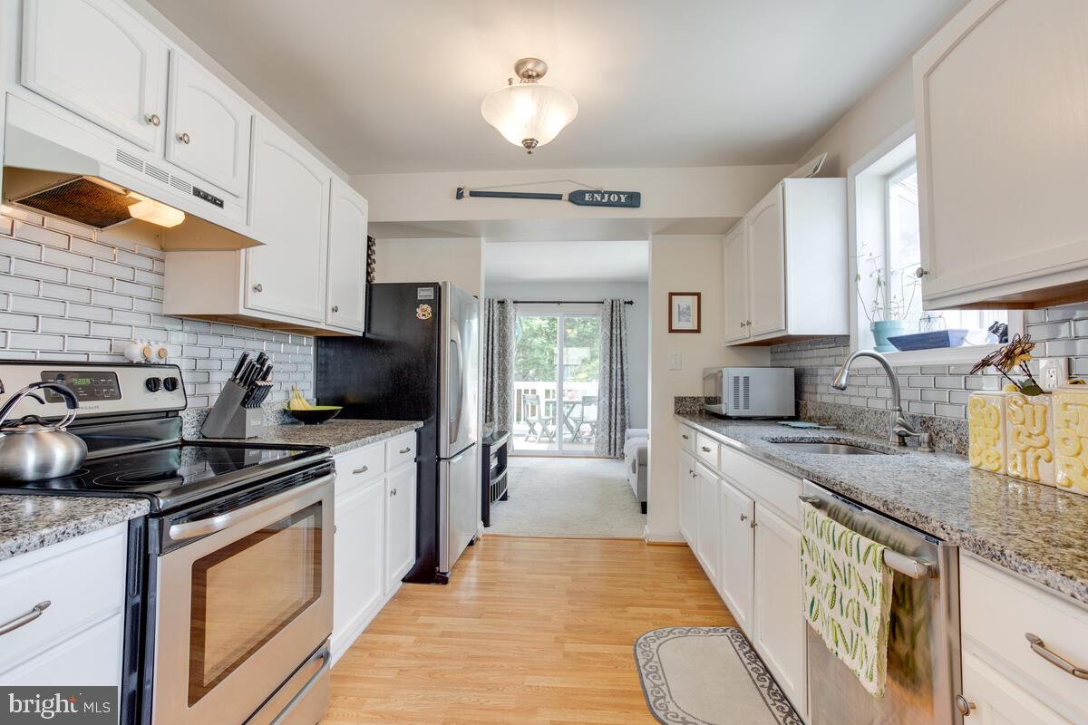 1508 Bishop Road Edgewater, MD 21037 - Photo 8 of 55 Sleek updated kitchen