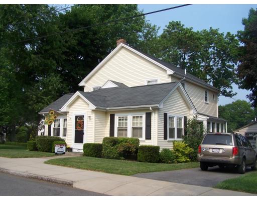 433 Rochester Street Fall River, MA 02720 - Photo 1 of 26 Gallery Image 1