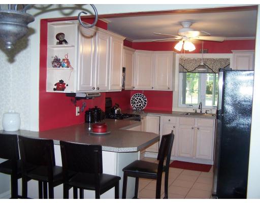 433 Rochester Street Fall River, MA 02720 - Photo 4 of 26 Gallery Image 4