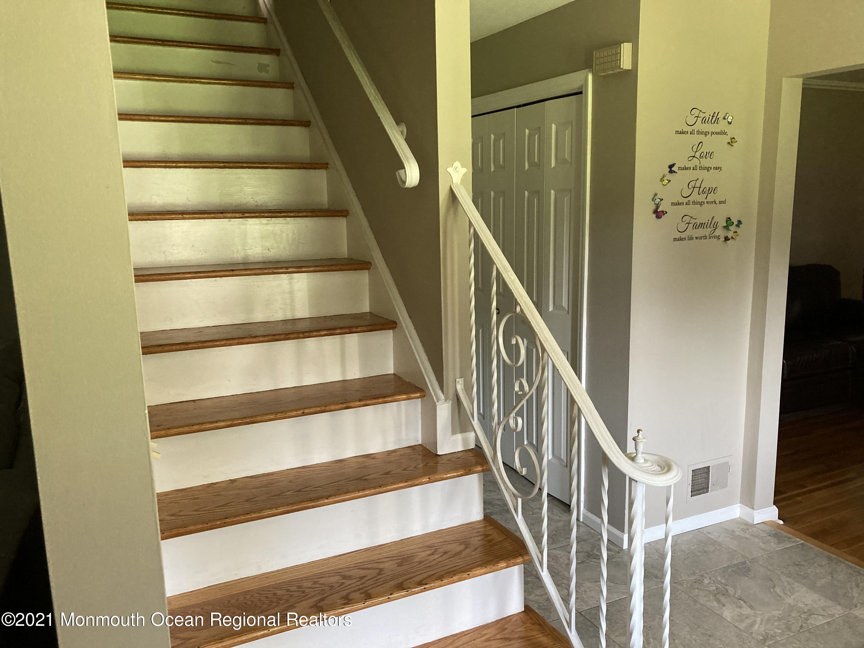 8 Tudor Road Freehold, NJ 07728 - Photo 13 of 46