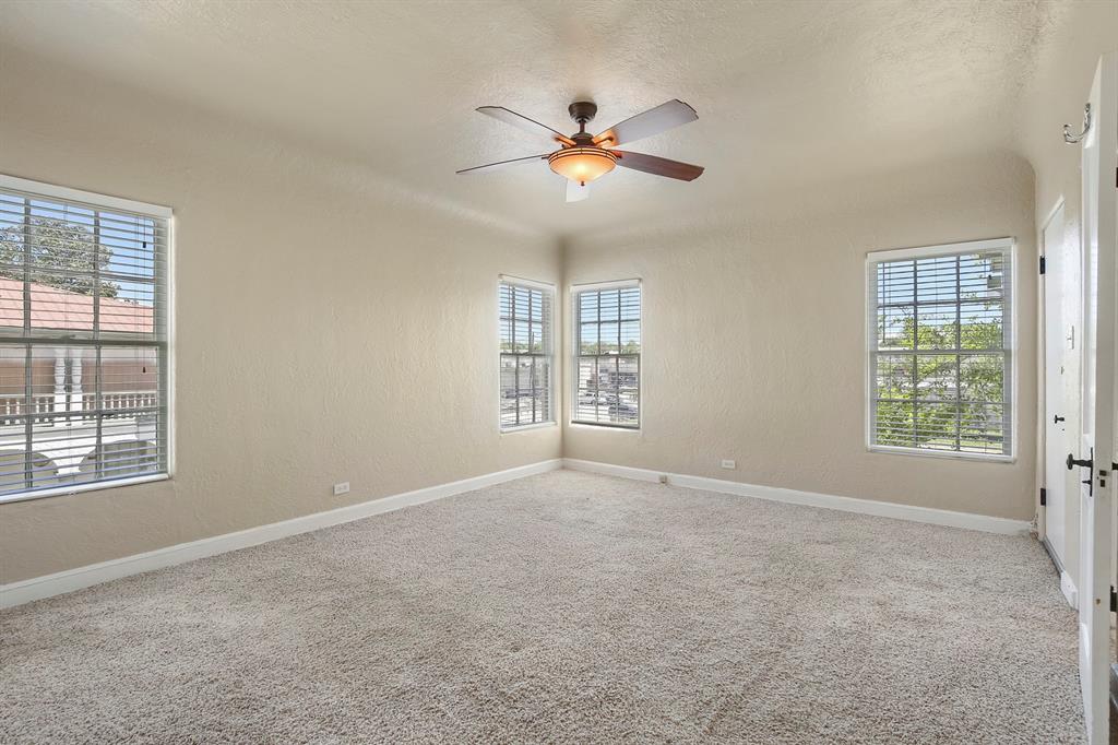 6025 Lewis Street Dallas, TX 75206 - Photo 28 of 37 an empty room with windows and fan