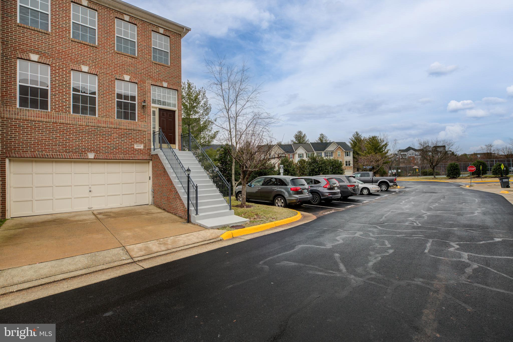 2610 Tarleton Corner Drive Herndon, VA 20171 - Photo 2 of 32