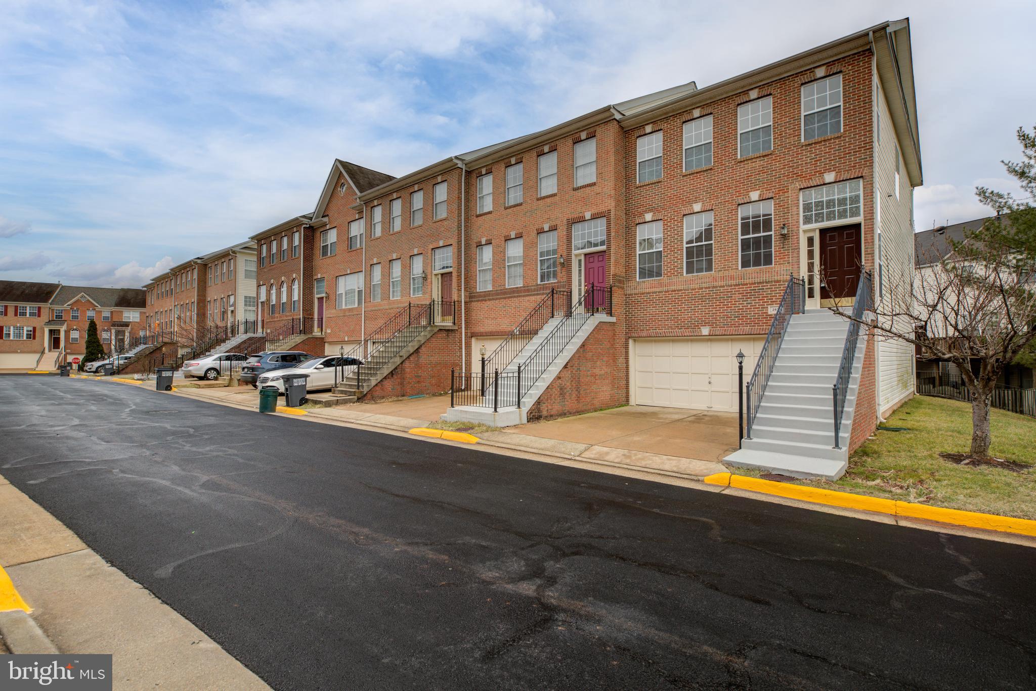 2610 Tarleton Corner Drive Herndon, VA 20171 - Photo 3 of 32