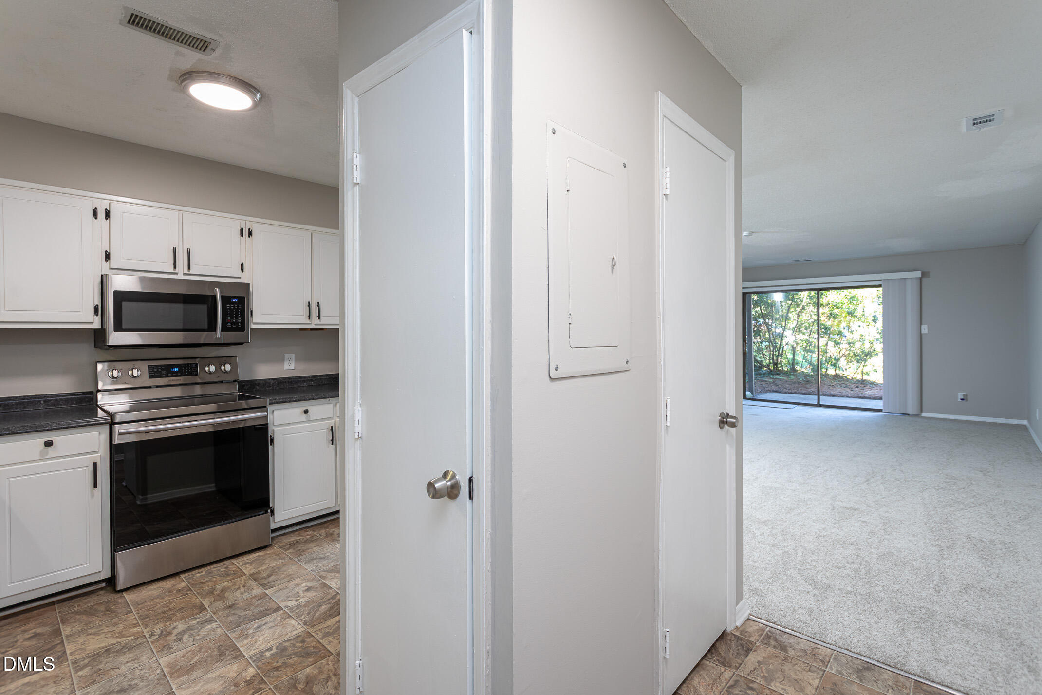 5026 Flint Ridge Place Raleigh, NC 27609 - Photo 4 of 19 havasy-5026-flint-ridge-4