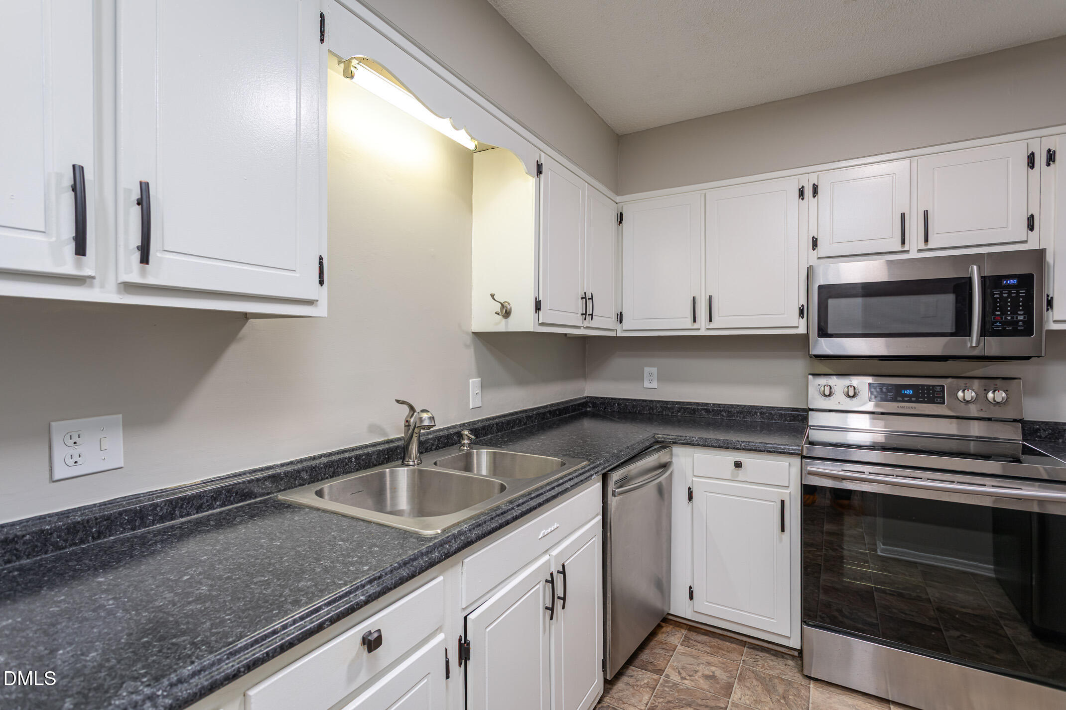 5026 Flint Ridge Place Raleigh, NC 27609 - Photo 5 of 19 havasy-5026-flint-ridge-5