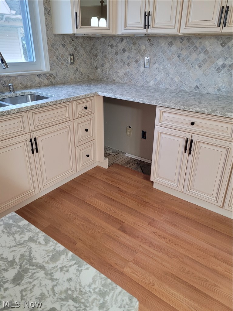 810 Woodview Road Cleveland, OH 44121 - Photo 9 of 31