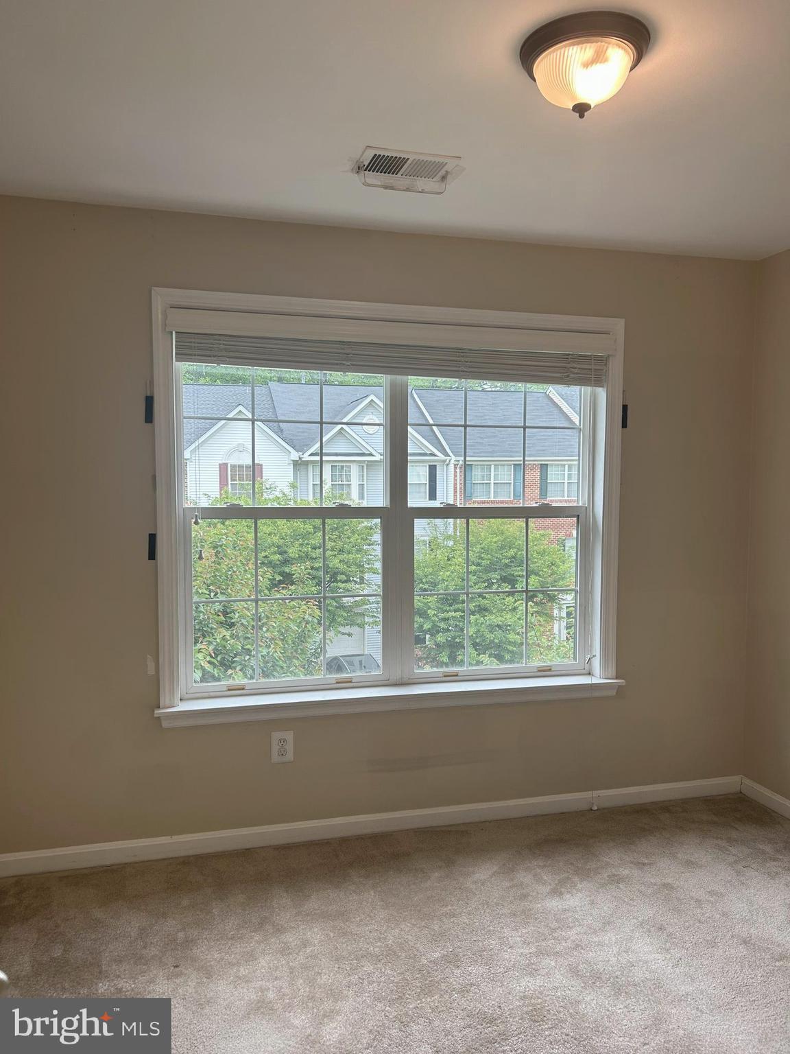 4658 Buckhorn Ridge Fairfax, VA 22030 - Photo 18 of 35 an empty room with a window