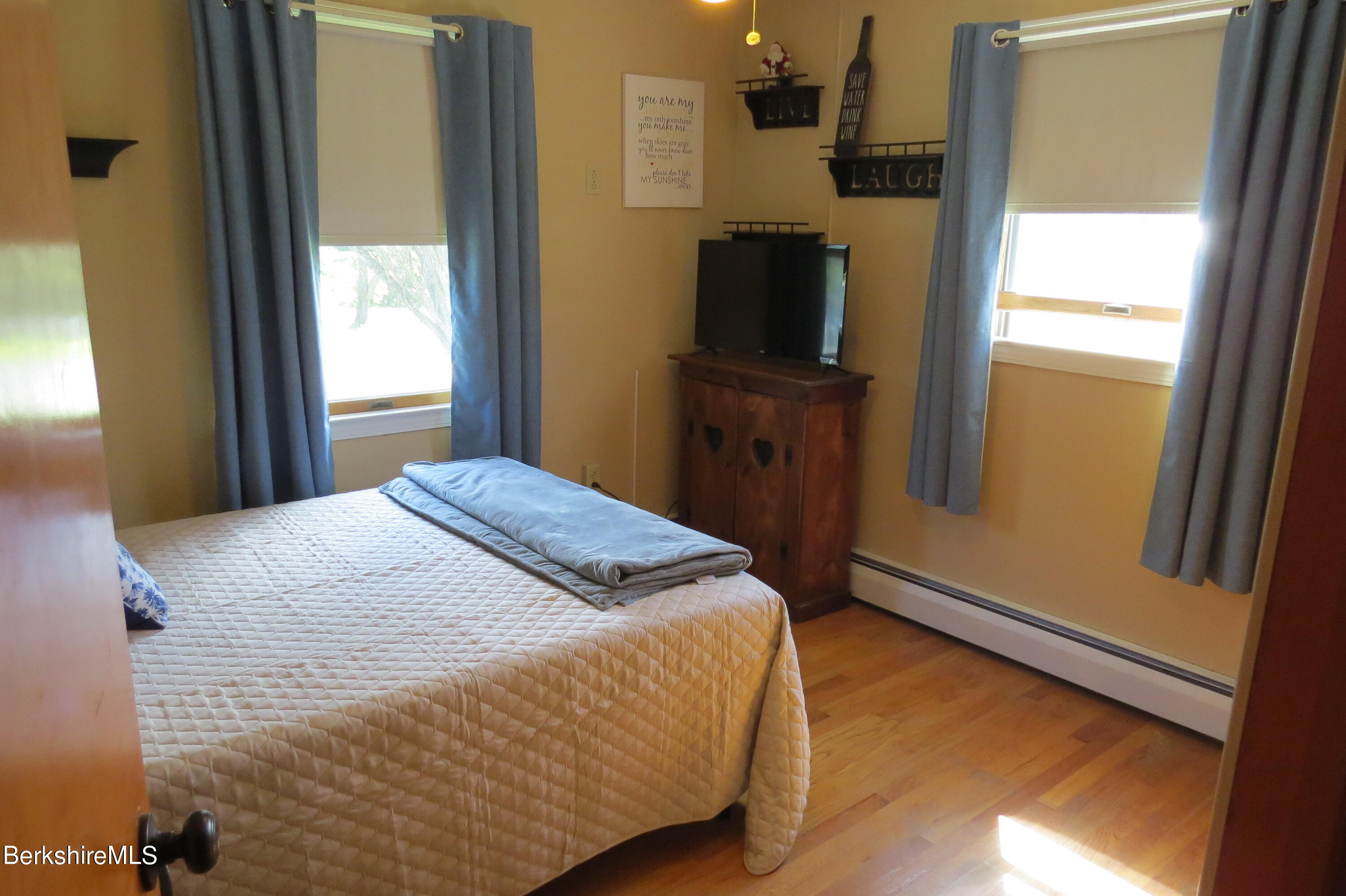 261 Middle Road Clarksburg, MA 01247 - Photo 20 of 62 Bedroom 2