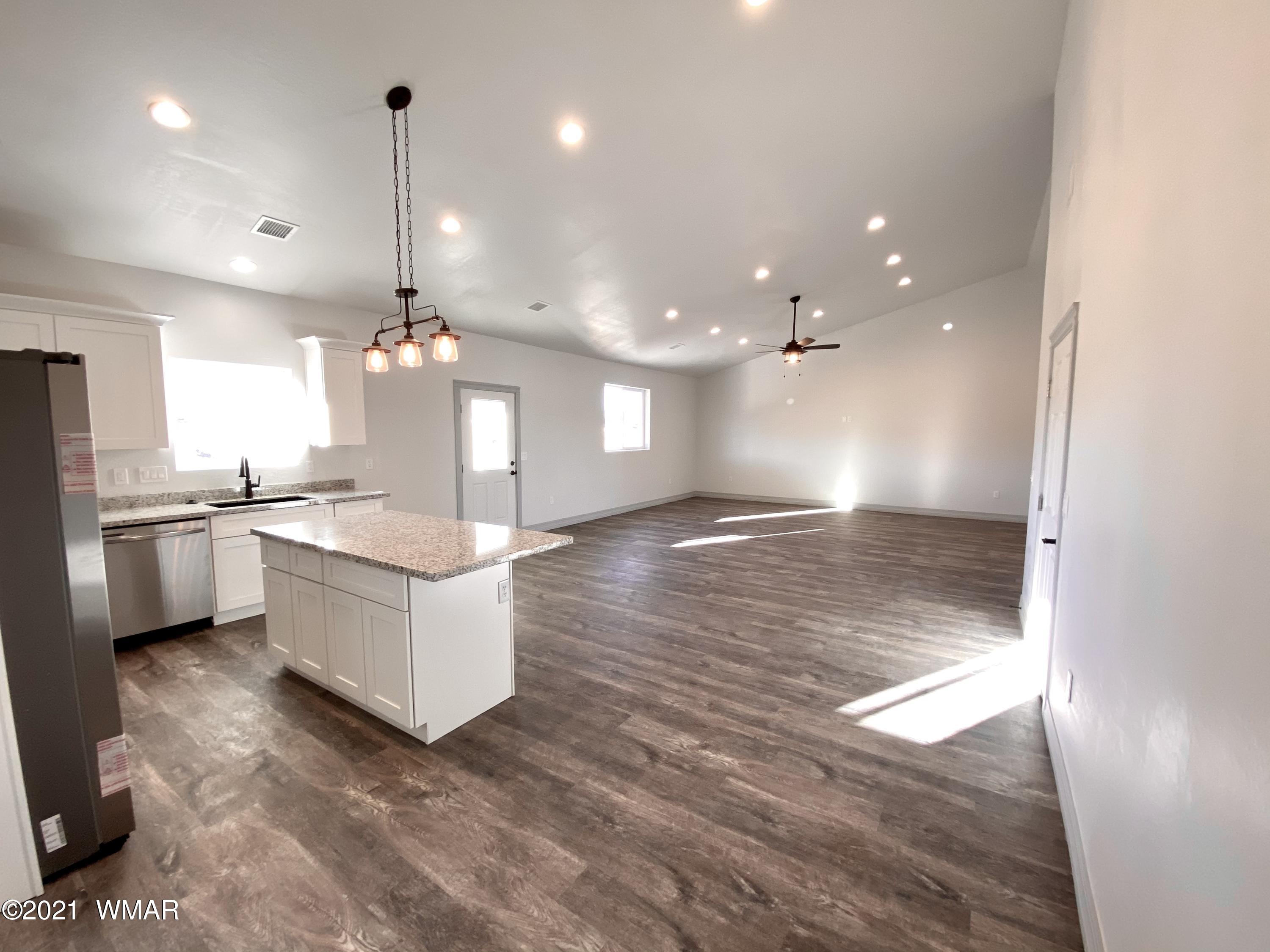 359 West 3rd Street Eagar, AZ 85925 - Photo 12 of 33