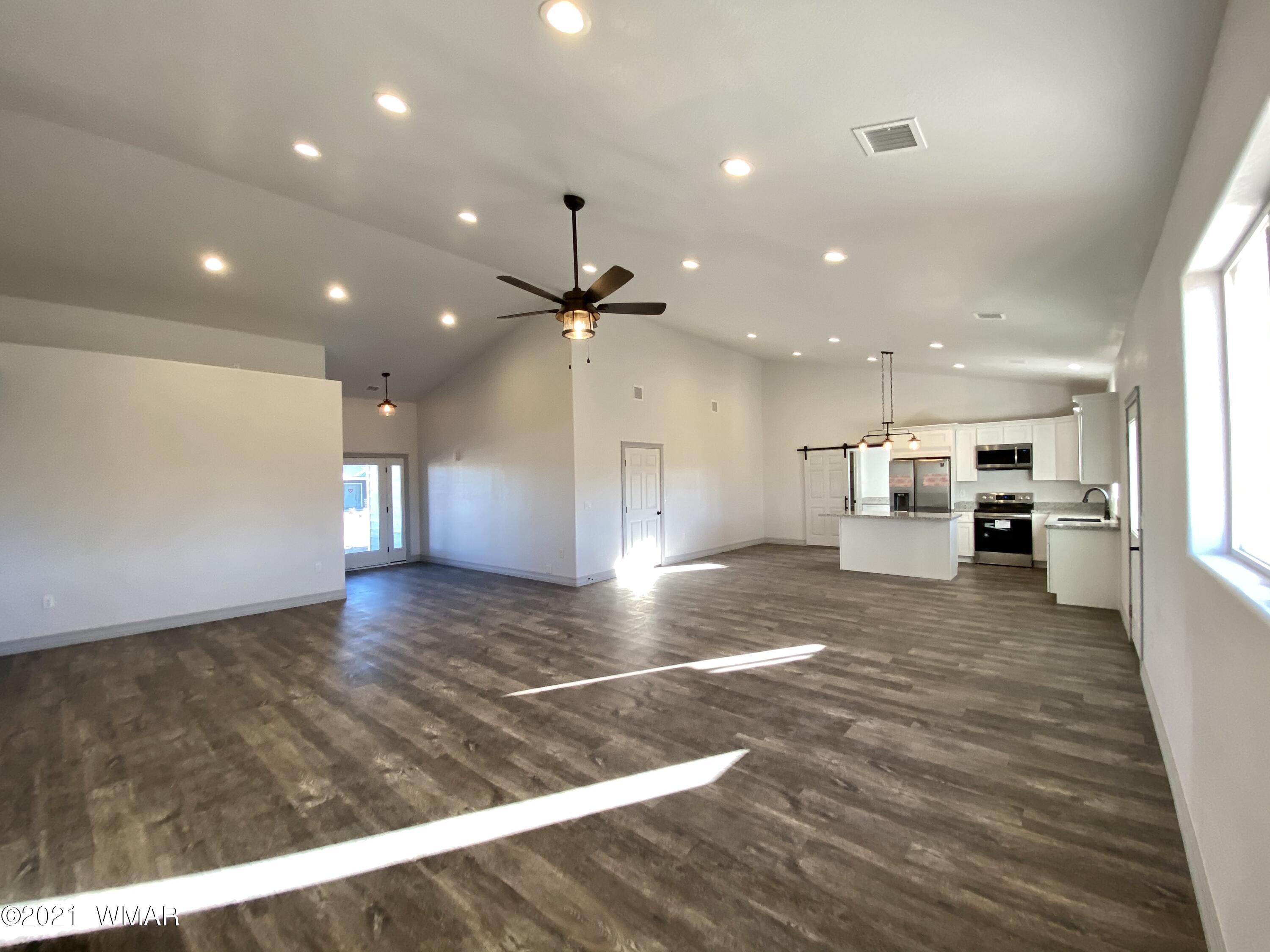 359 West 3rd Street Eagar, AZ 85925 - Photo 8 of 33