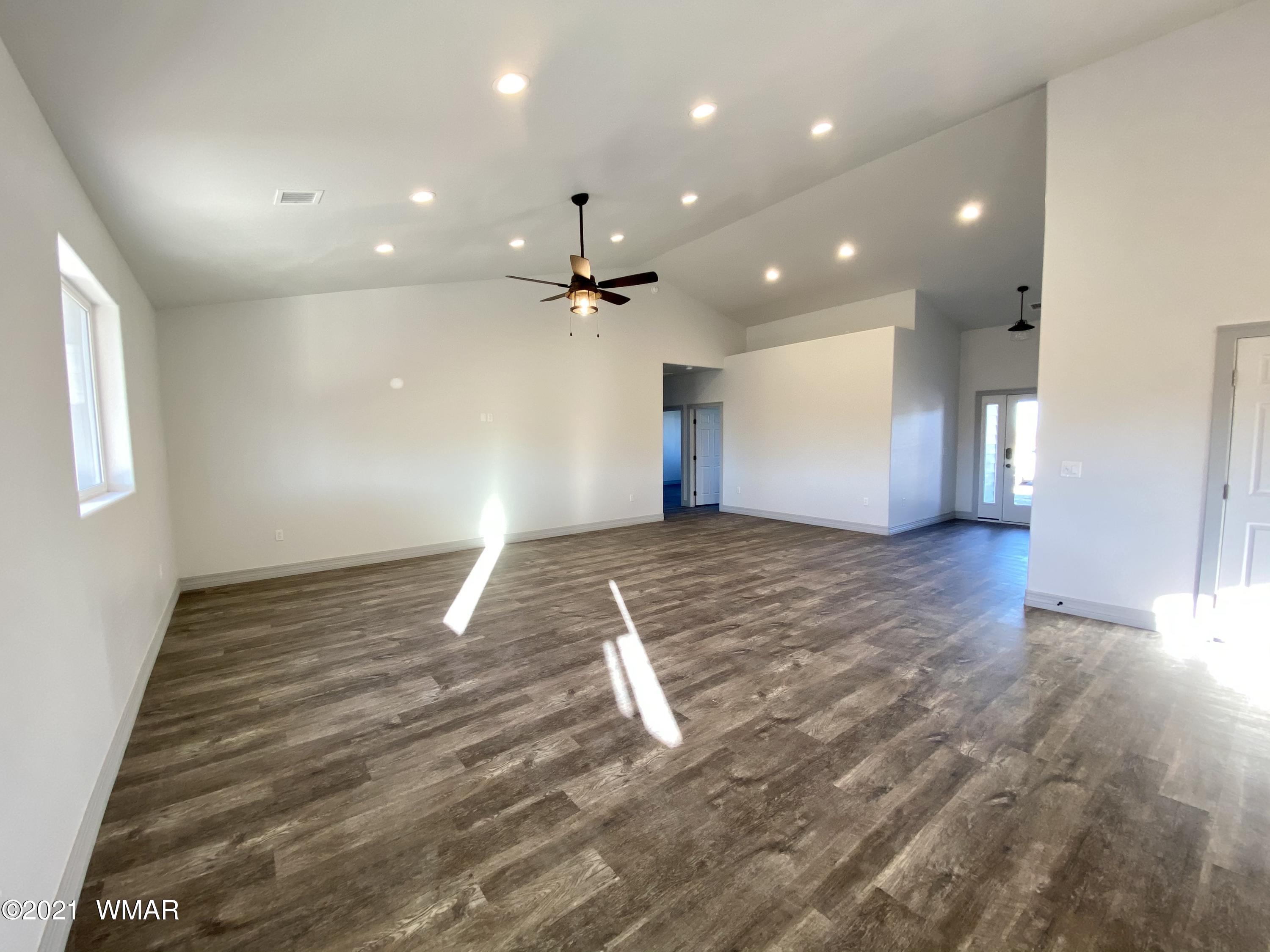 359 West 3rd Street Eagar, AZ 85925 - Photo 9 of 33