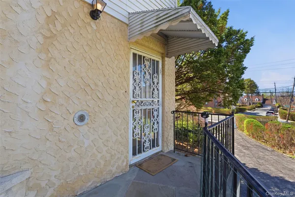 $2,200 | 166 Park Hill Avenue, Unit 1, Yonkers, NY 10705