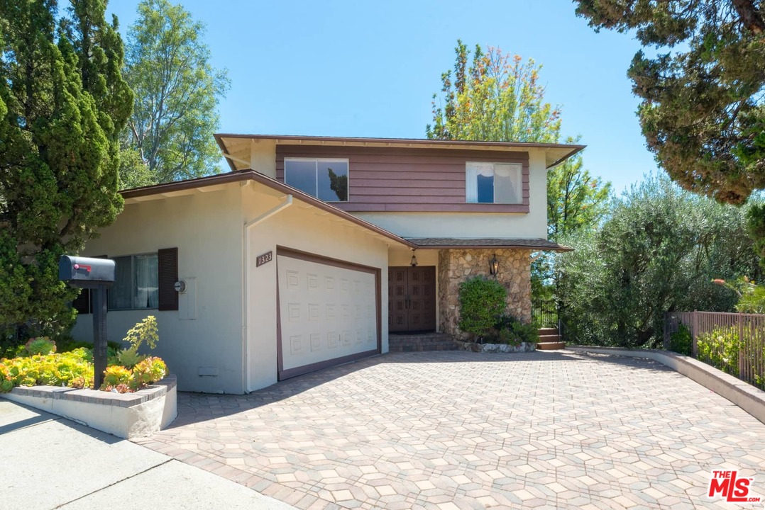 1323 Stradella Road Los Angeles, CA 90077 - Photo 3 of 49
