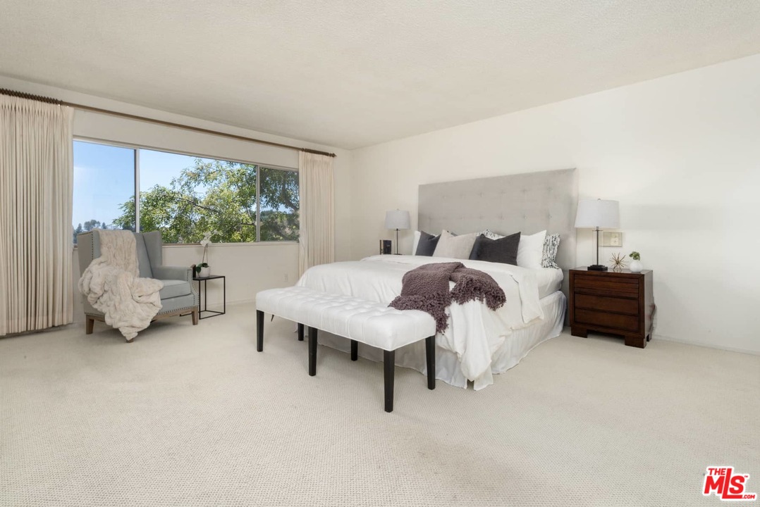 1323 Stradella Road Los Angeles, CA 90077 - Photo 22 of 49