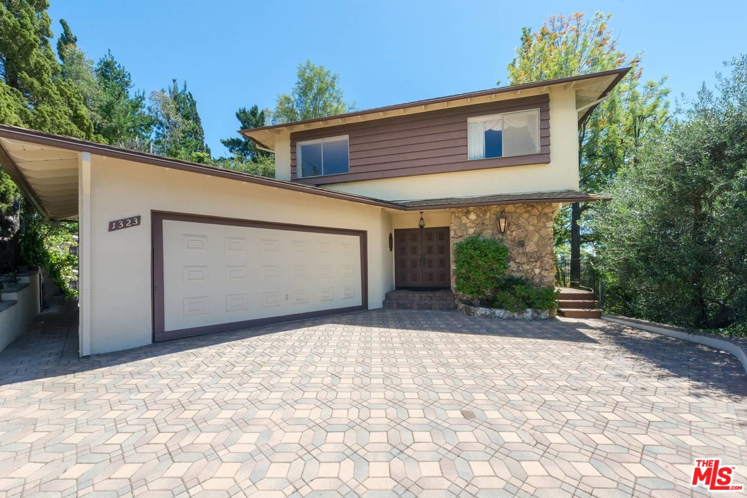 1323 Stradella Road Los Angeles, CA 90077 - Photo 4 of 49