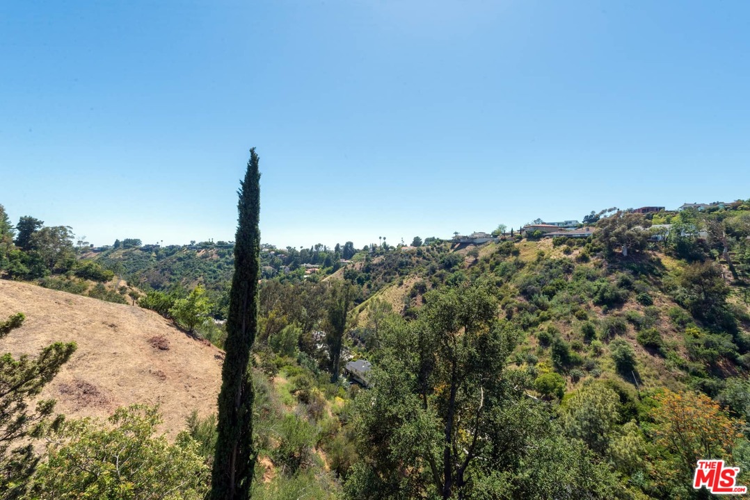 1323 Stradella Road Los Angeles, CA 90077 - Photo 40 of 49