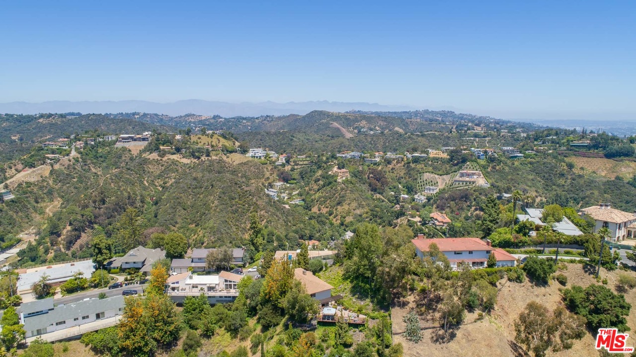 1323 Stradella Road Los Angeles, CA 90077 - Photo 44 of 49