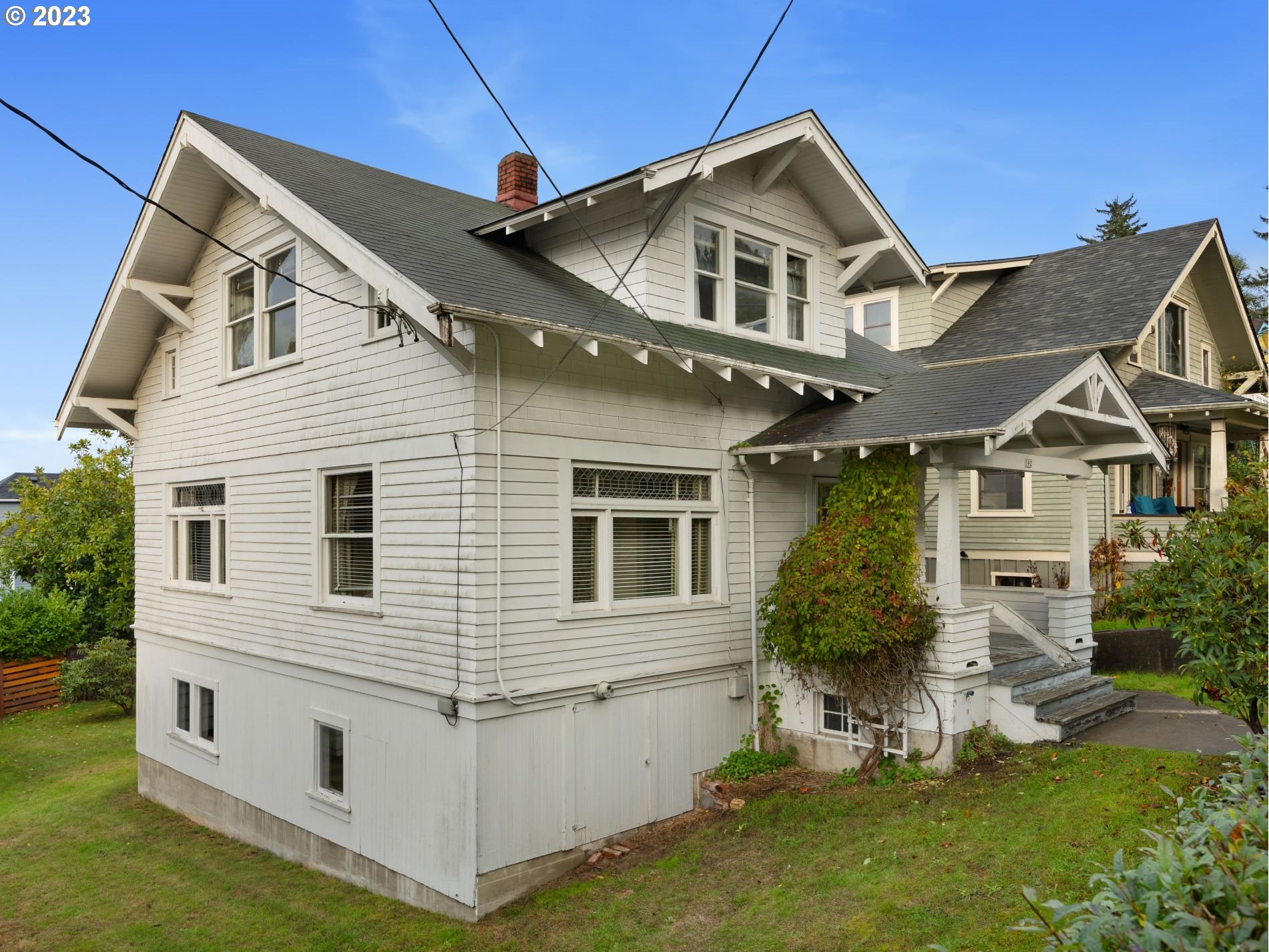 192 West Exchange Street Astoria, OR 97103 - Photo 2 of 34 a front view of a house with a yard