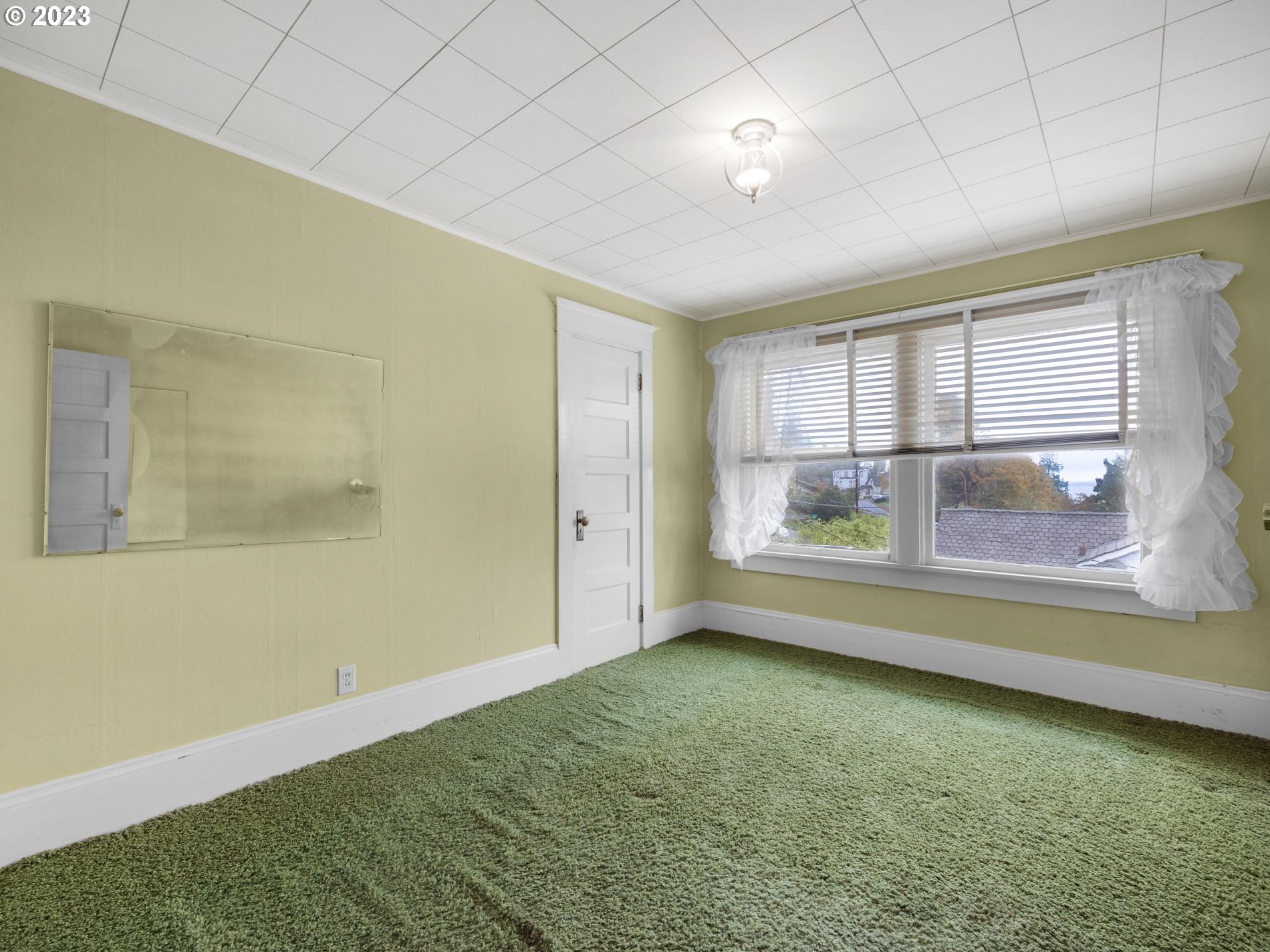 192 West Exchange Street Astoria, OR 97103 - Photo 23 of 34 a big room with wooden floor and windows