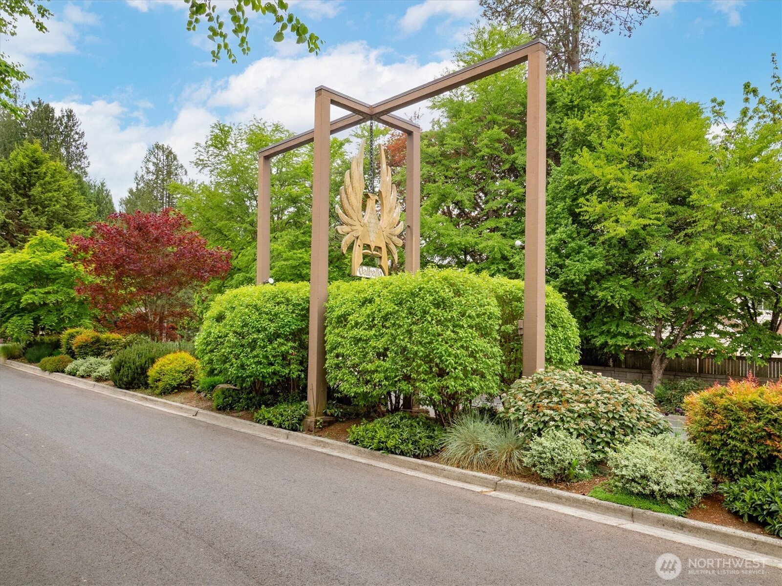 9503 Odin Way Bothell, WA 98011 - Photo 36 of 39 a view of a garden from a balcony