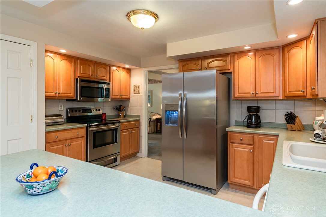 2033 Fox Run Road Dayton, OH 45459 - Photo 6 of 38 Gallery Image 6