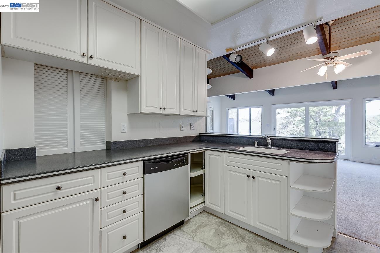 19100 Crest, Unit 107 Castro Valley, CA 94546 - Photo 11 of 23