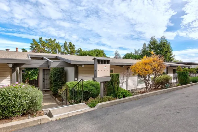 $399,000 | 19100 Crest, Unit 107, Castro Valley, CA 94546