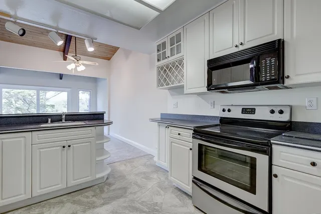 $399,000 | 19100 Crest, Unit 107, Castro Valley, CA 94546