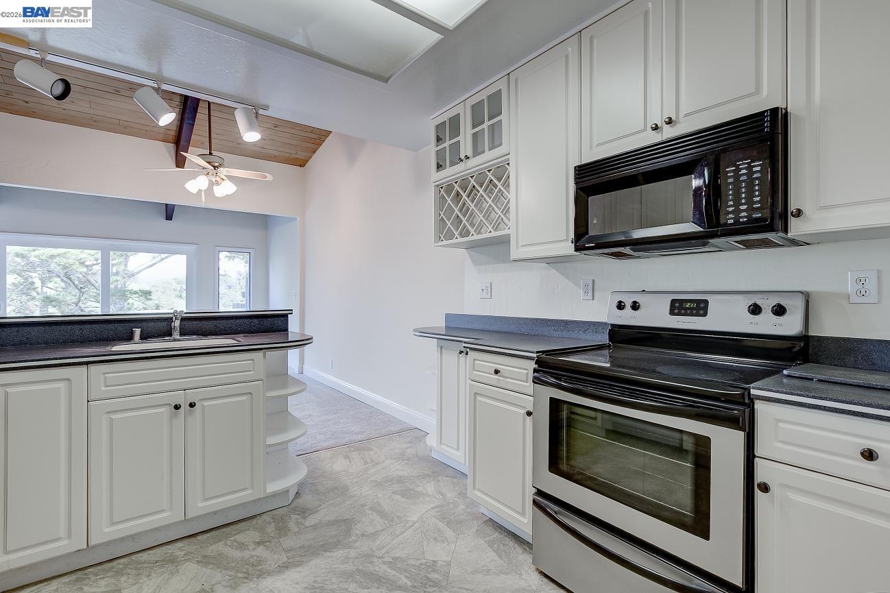 19100 Crest, Unit 107 Castro Valley, CA 94546 - Photo 10 of 23