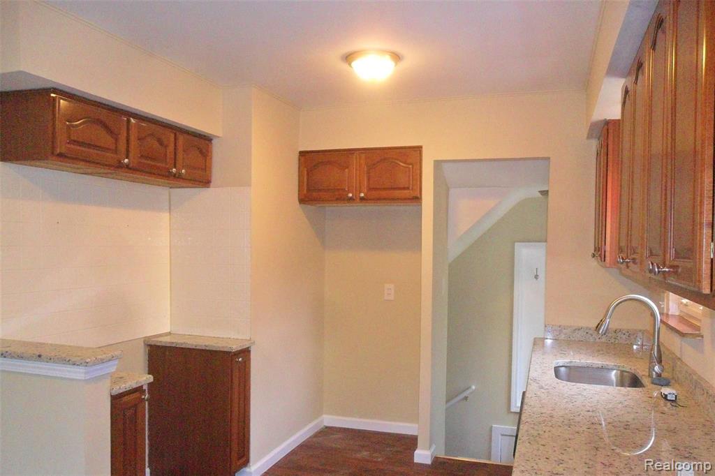 6537 Pelham Road Allen Park, MI 48101 - Photo 4 of 11