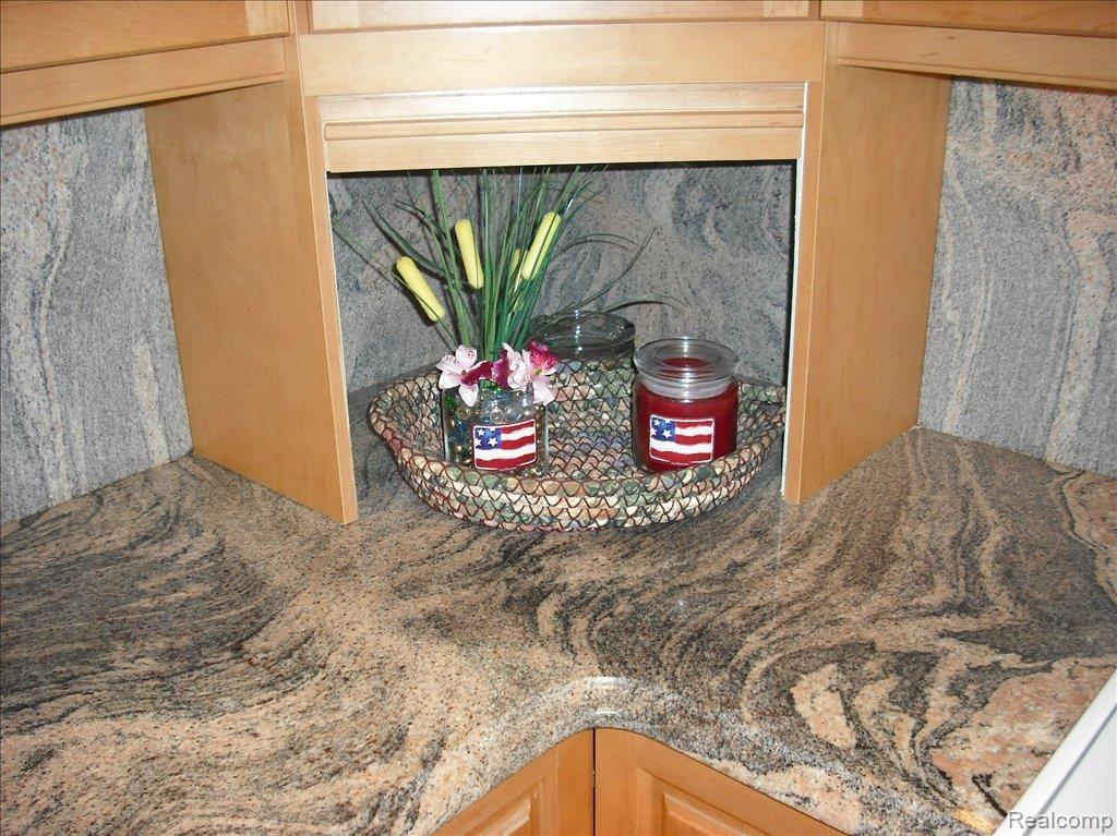 1496 Merry Road Waterford, MI 48328 - Photo 3 of 19 DSCF0034