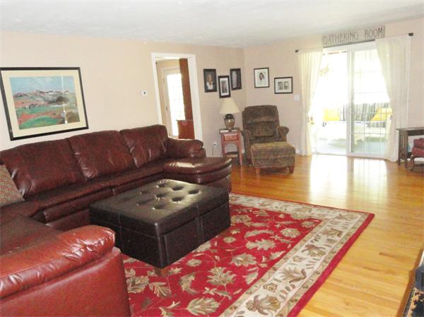 98 Bushy Lane Rutland, MA 01543 - Photo 7 of 30 a living room with furniture and a rug