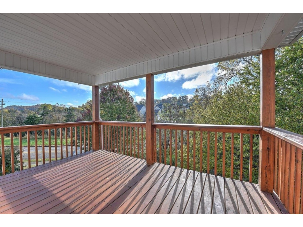 27 Springwinds Loop Johnson City, TN 37601 - Photo 23 of 25 Upper deck
