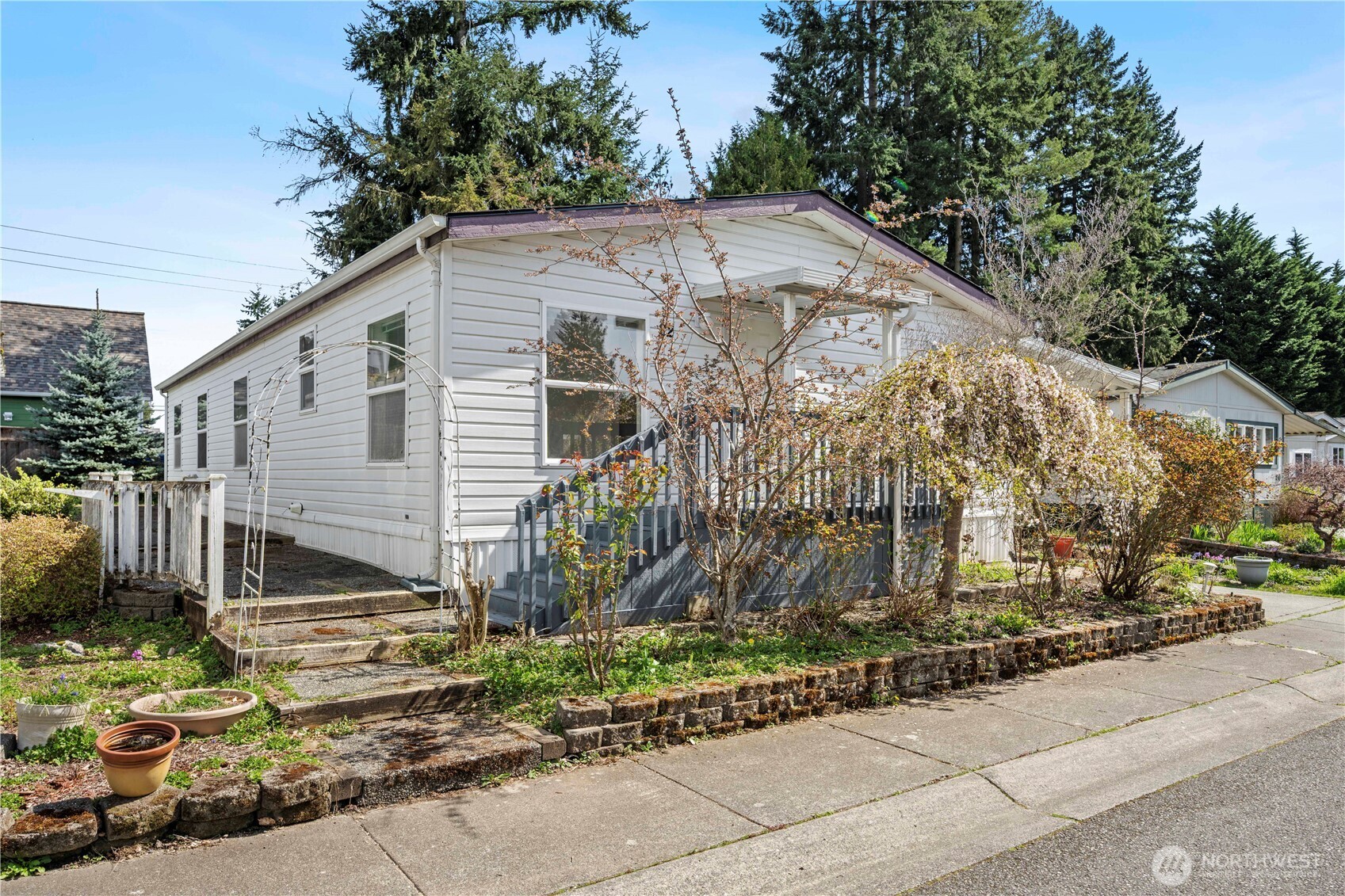 11100 4th Avenue West, Unit 22 Everett, WA 98204 - Photo 2 of 29