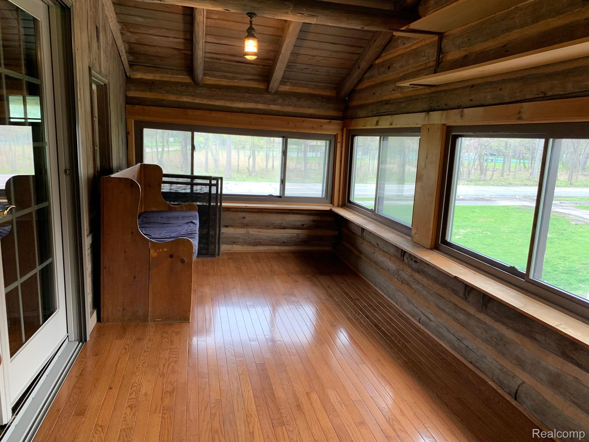25389 Meridian Road Grosse Ile, MI 48138 - Photo 19 of 41 Sitting Area off Main Upper Bedroom