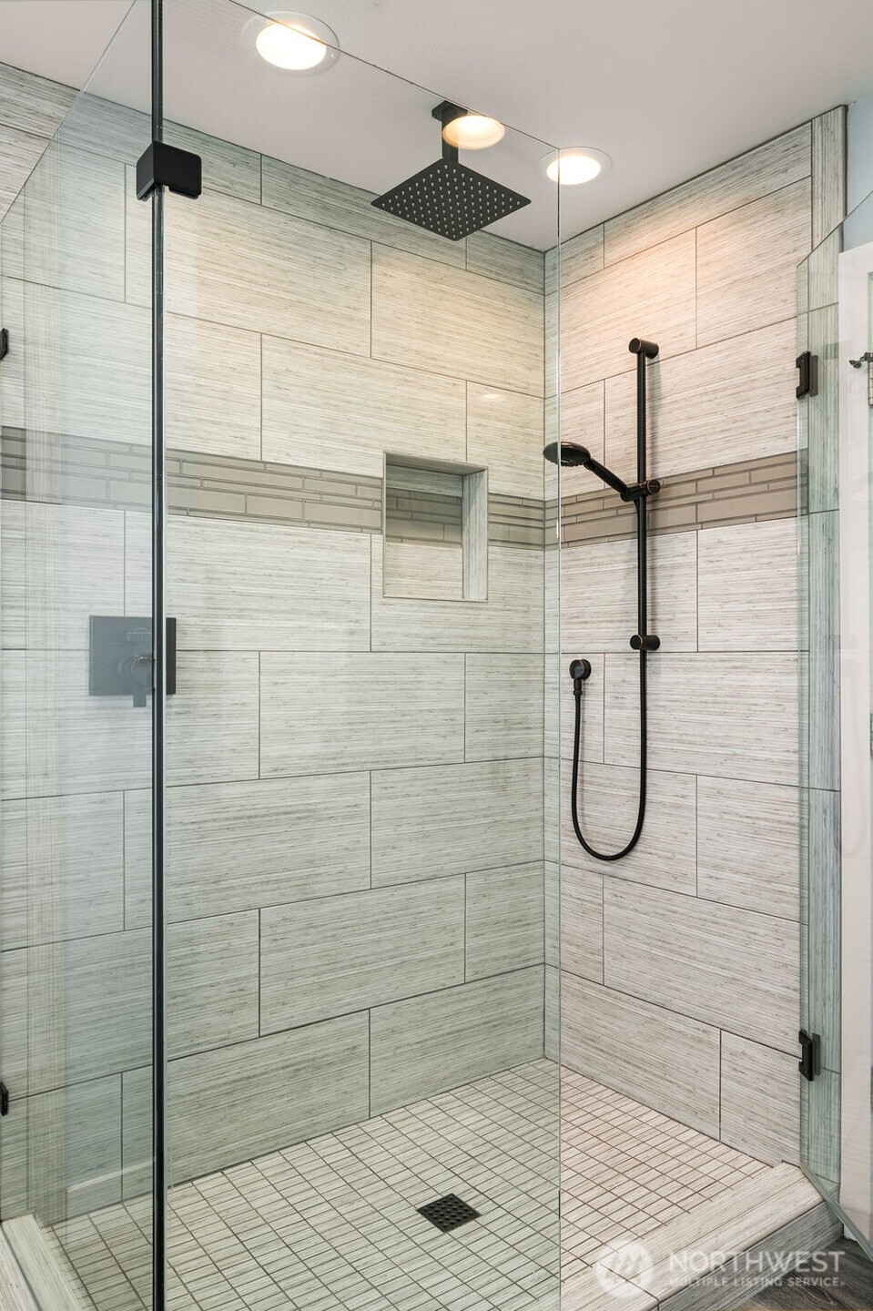 20121 Bartlett Road Bothell, WA 98012 - Photo 25 of 36