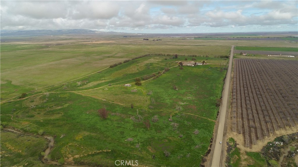 41605 Sutter Avenue Coalinga, CA 93210 - Photo 3 of 9 a view of an ocean and beach