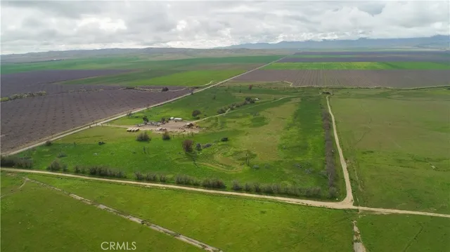 a view of a tennis court