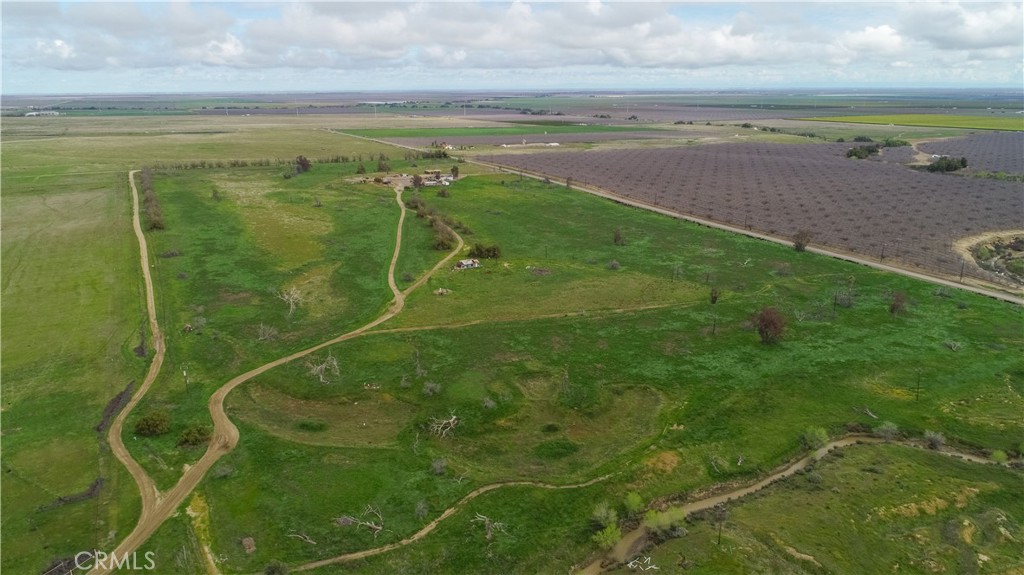 41605 Sutter Avenue Coalinga, CA 93210 - Photo 8 of 9 a view of an ocean and beach