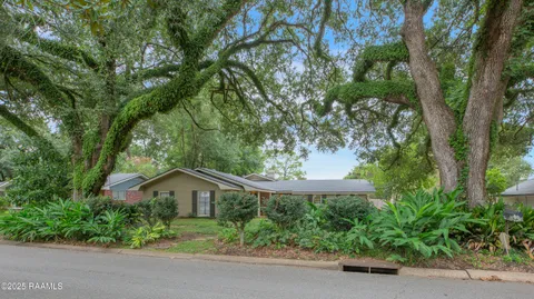 $585,000 | 106 Teche Drive, Lafayette, LA 70503