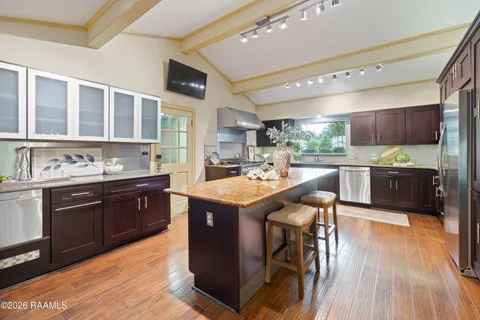 $570,000 | 106 Teche Drive, Lafayette, LA 70503