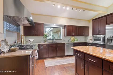 $570,000 | 106 Teche Drive, Lafayette, LA 70503