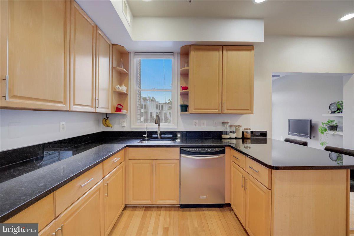 251 14th Street Southeast, Unit A Washington, DC 20003 - Photo 14 of 35