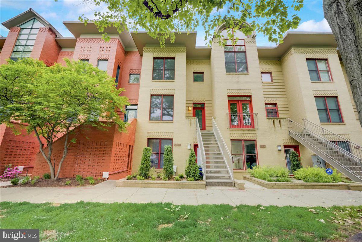 251 14th Street Southeast, Unit A Washington, DC 20003 - Photo 2 of 35