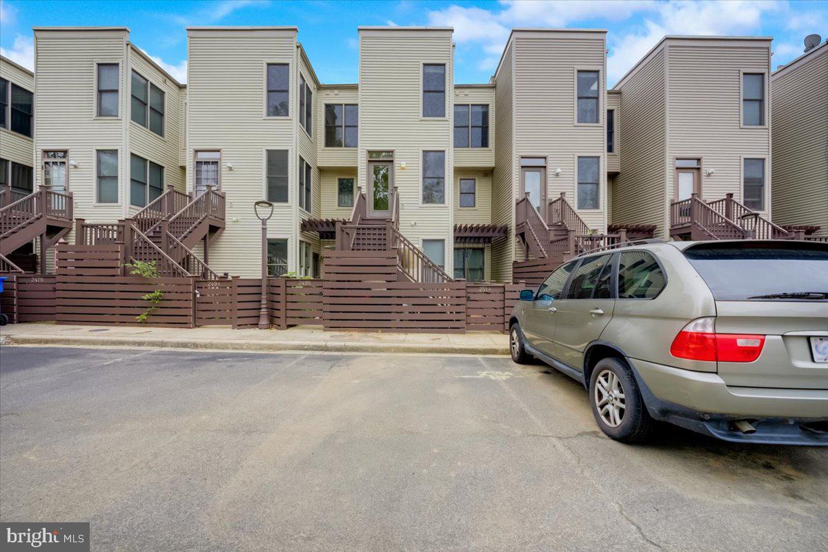 251 14th Street Southeast, Unit A Washington, DC 20003 - Photo 32 of 35