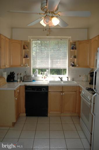 13430 Compton Road Clifton, VA 20124 - Photo 27 of 28 Kitchen
