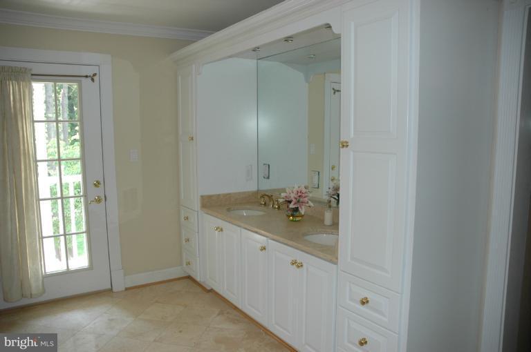 13430 Compton Road Clifton, VA 20124 - Photo 5 of 28 Bath (Master)