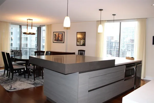 $7,500 | 31 Southeast 6th Street, Unit 1801, Miami, FL 33131