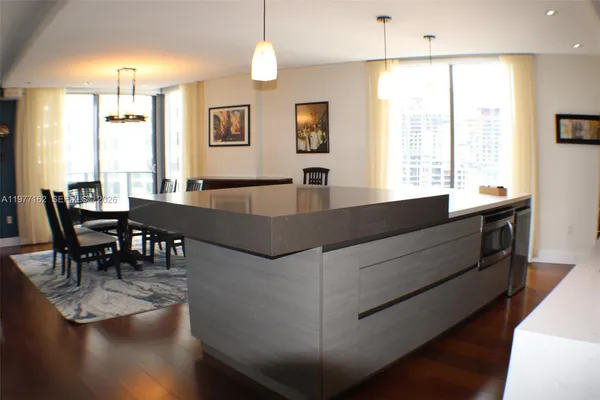 $7,500 | 31 Southeast 6th Street, Unit 1801, Miami, FL 33131