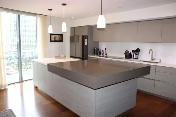 $7,500 | 31 Southeast 6th Street, Unit 1801, Miami, FL 33131